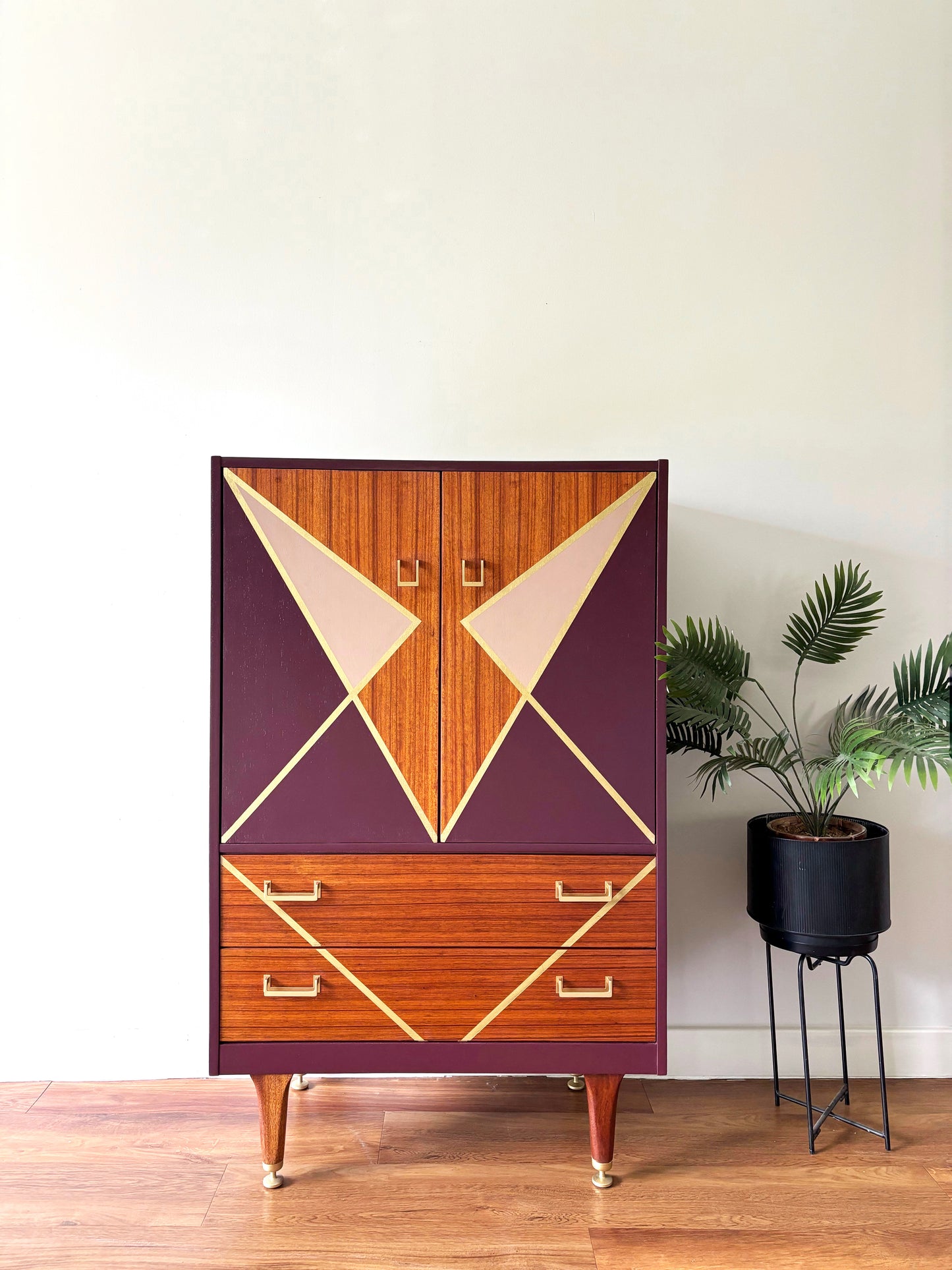 GPlan Eye Catching Drinks Cabinet