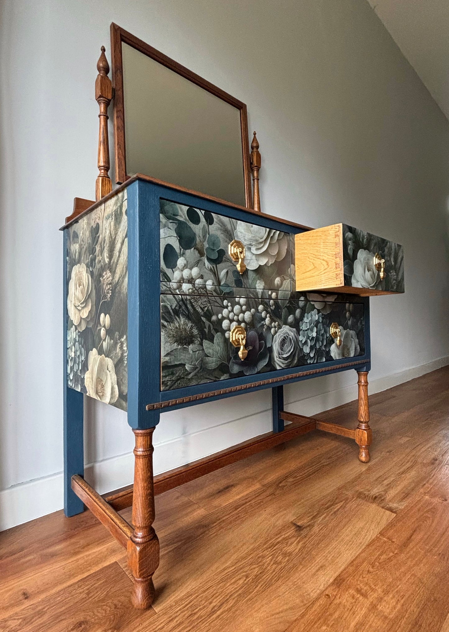 Beautiful Edwardian Oak Dressing table
