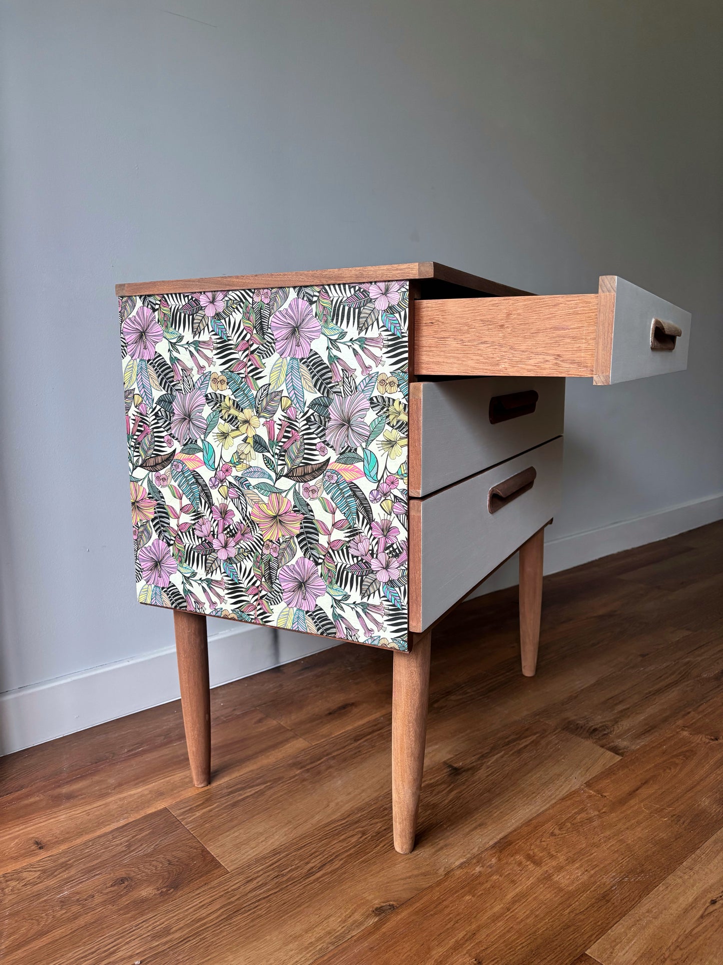 Handpainted Light Chest of Drawers with a beautiful composition of flowers
