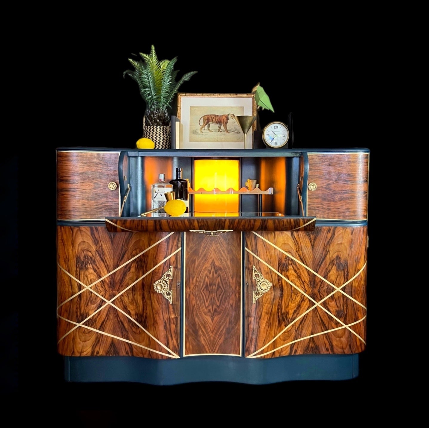 Grand Cocktail Cabinet