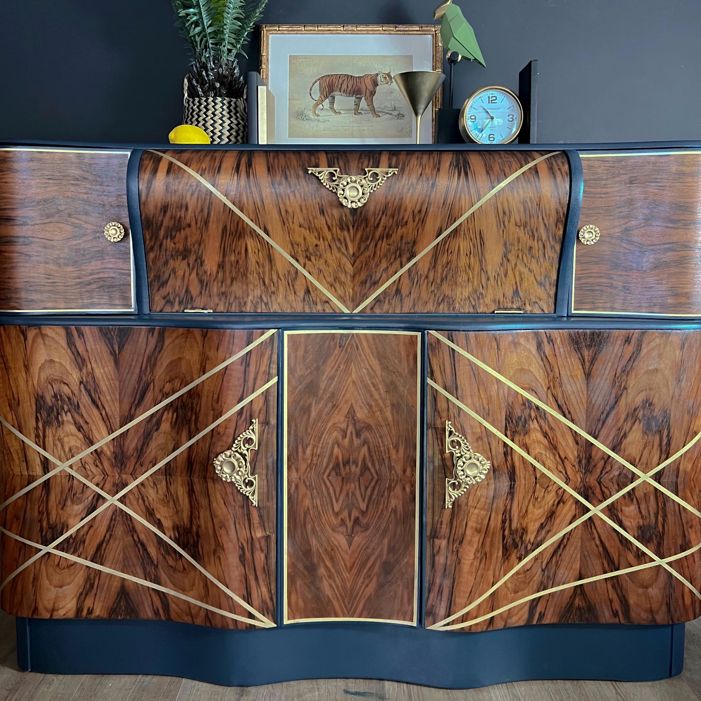 Grand Cocktail Cabinet