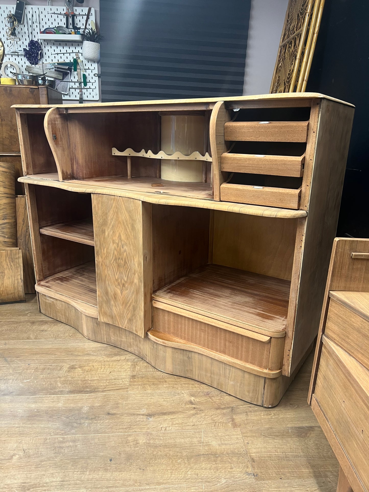 Grand Cocktail Cabinet