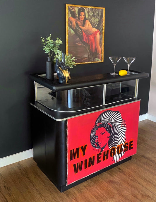 Amy Winehouse bar
